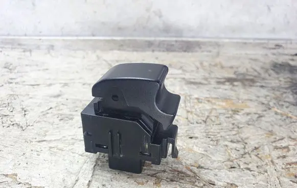 Toyota Corolla Verso E121 Electric window control switch 848100F010