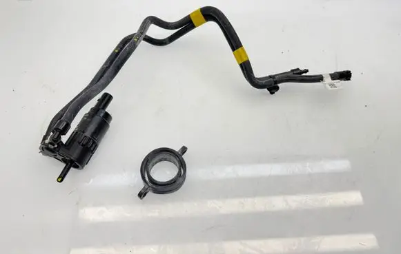 BMW iX Windshield washer spray nozzle 61355A04D89 57786310 101123