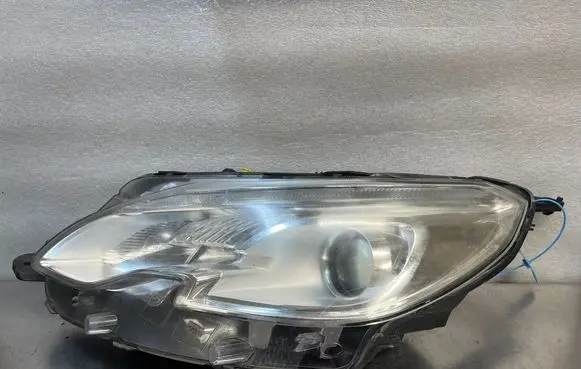 Peugeot 2008 I Headlight/headlamp DOPEUGEOT2008I1