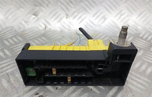 Peugeot 508 Fuse module 9674917380