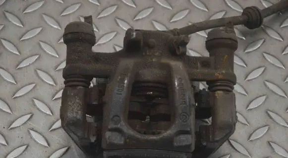 Nissan Qashqai Rear brake caliper