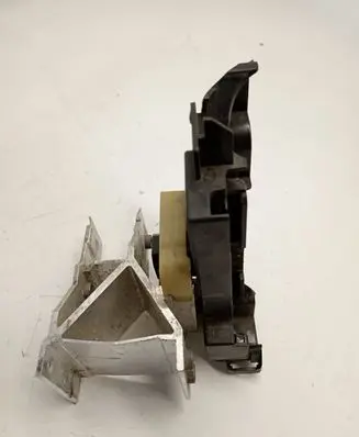 BMW 5 G30 G31 G38 Radiator support slam panel bracket 7357215
