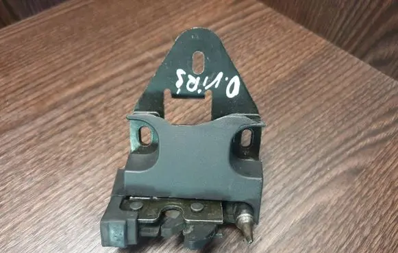 Loading door lock