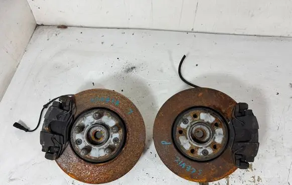 Renault Scenic III - Grand scenic III Front wheel hub spindle knuckle 