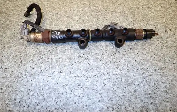 Toyota Corolla E120 E130 Fuel injector supply line/pipe 