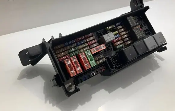 Mercedes-Benz ML W164 Fuse module A1645451740 1645451740
