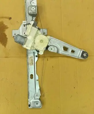 Peugeot 5008 Front door window regulator with motor 9682808980