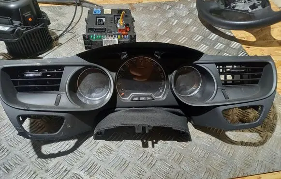 Citroen C5 Speedometer (instrument cluster) 9665368980
