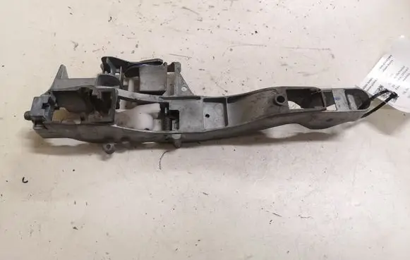 Rear door exterior handle/bracket