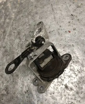 Renault Trafic III (X82) Engine mounting bracket 113752598RBILI 113752598R 112841371R