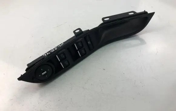 Ford Focus Electric window control switch AM5T14A132CA