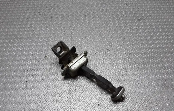 Skoda Octavia Mk2 (1Z) Rear door check strap stopper