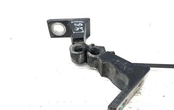 Volkswagen PASSAT B8 Front door upper hinge 8X0831403E