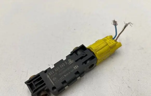 Audi A4 S4 B6 8E 8H Airbag deployment crash/impact sensor 8E0959643B