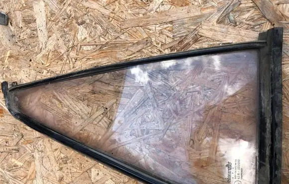 Opel Kadett E Rear vent window glass 