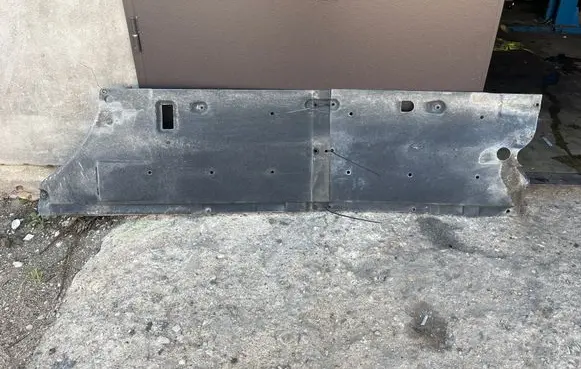 Center/middle under tray cover