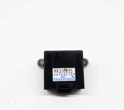 Mitsubishi Pajero Other devices X4T63571M MR305675