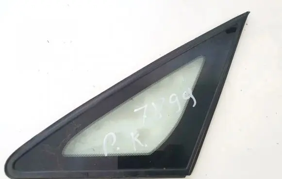 Toyota Avensis Verso Front triangle window/glass 