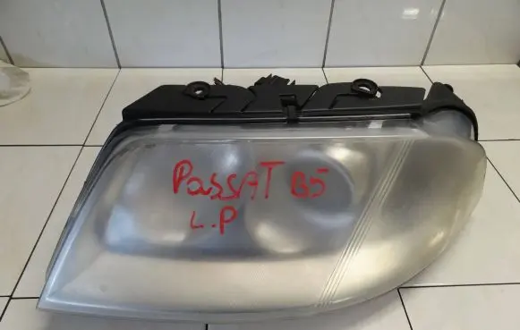 Volkswagen PASSAT B5.5 Headlight/headlamp 3B0941015AN