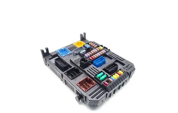 Opel Mokka B Fuse module 9832881080 2462141115