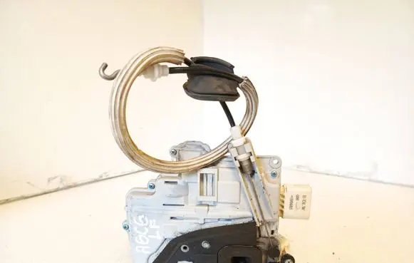 Audi A6 S6 C6 4F Front door lock 4F1837015