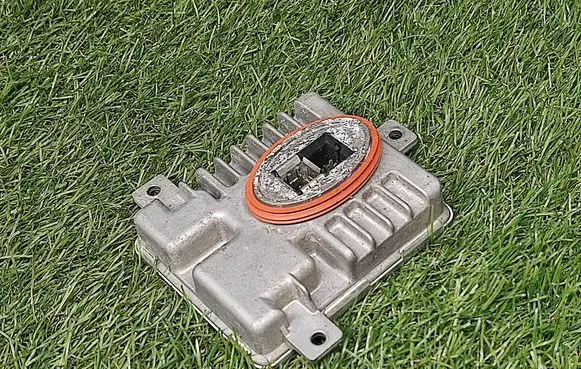 BMW 5 F10 F11 Headlight ballast module Xenon 7237647 W003T20071