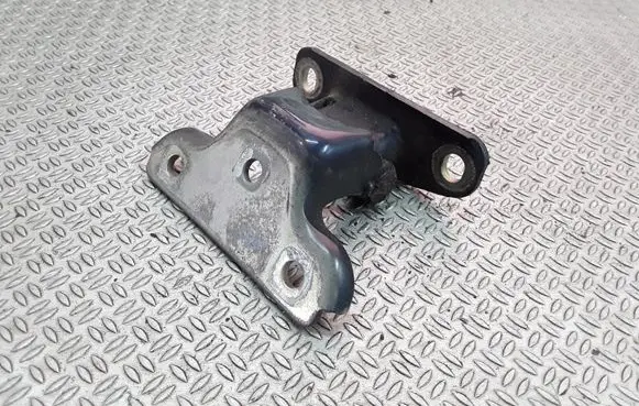 Land Rover Discovery Rear door upper hinge