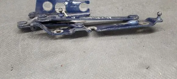 Audi A4 S4 B7 8E 8H Tailgate hinge 3H0827302A