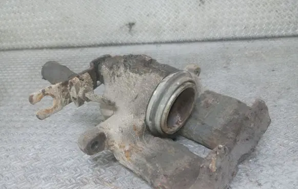Volkswagen PASSAT B5 Front brake caliper