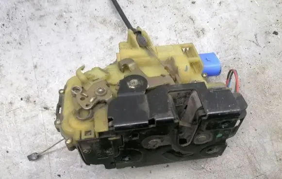 Seat Ibiza III (6L) Front door lock