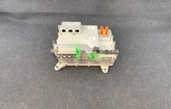 Voltage converter inverter