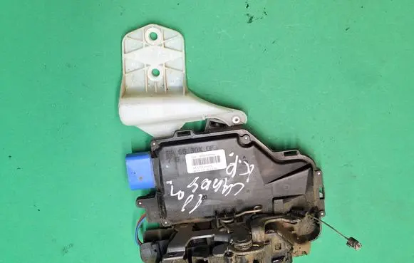Volkswagen Caddy Front door lock 3d2837015k