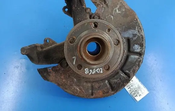 Skoda Fabia Mk1 (6Y) Front wheel hub spindle knuckle