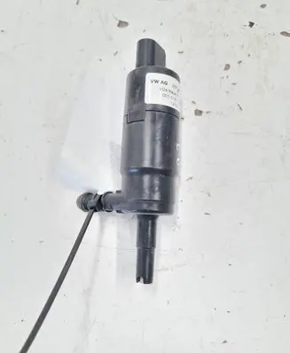 Volkswagen Polo Windscreen/windshield washer pump 3B7955681
