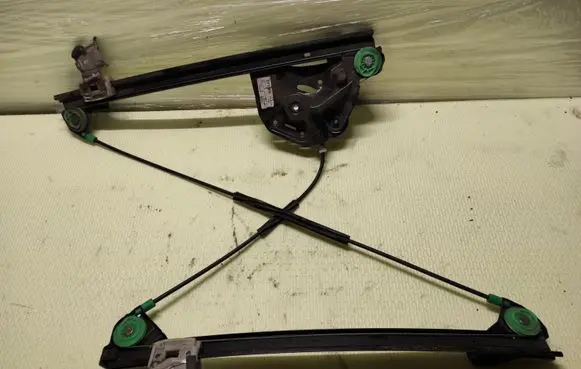Cadillac SRX Front window lifting mechanism without motor 25709965