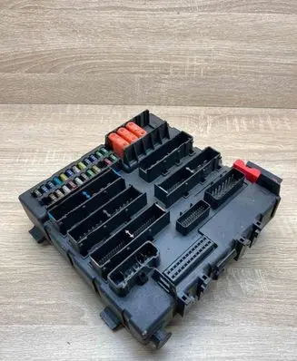 Opel Vectra C Fuse module 13112909 519044028
