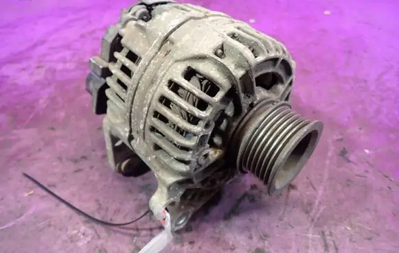 Volkswagen Golf IV Generator/alternator 