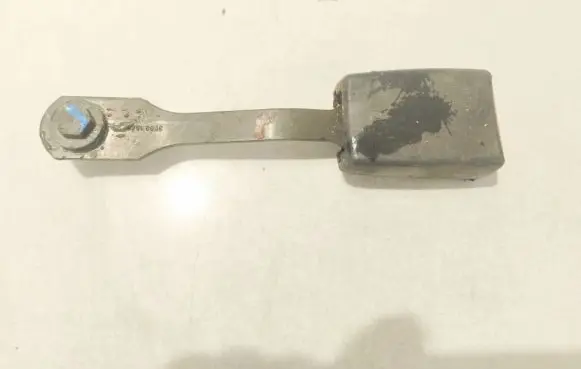 Toyota Avensis T220 Front seatbelt buckle 30001066a 62478