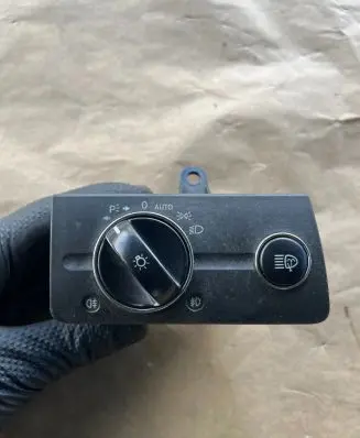 Mercedes-Benz E W211 Light switch 2115450104 7241Q04