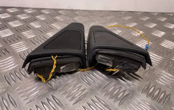 Front door high frequency speaker