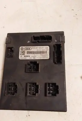 Audi A4 S4 B8 8K Comfort/convenience module 8K0907063P F005V00851