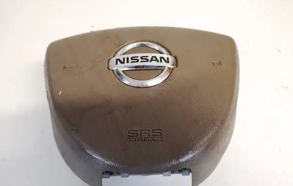 Nissan Quest Steering wheel airbag