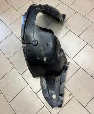 Front wheel arch liner splash guards