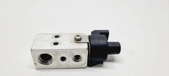 KIA Niro Air conditioning (A/C) expansion valve T904111107 97626K4200