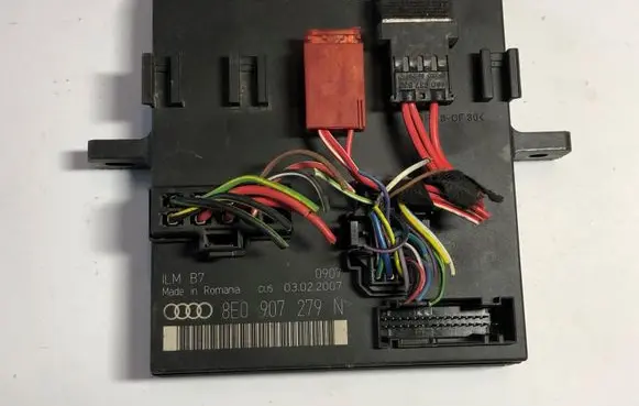 Audi A4 S4 B7 8E 8H Comfort/convenience module 8E0907279N B5S7B03AMK