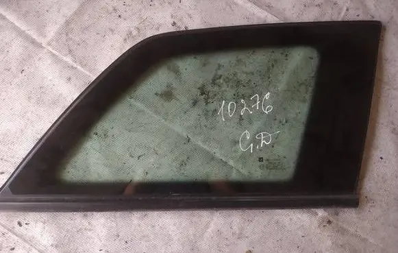 Opel Astra H Rear side window as2