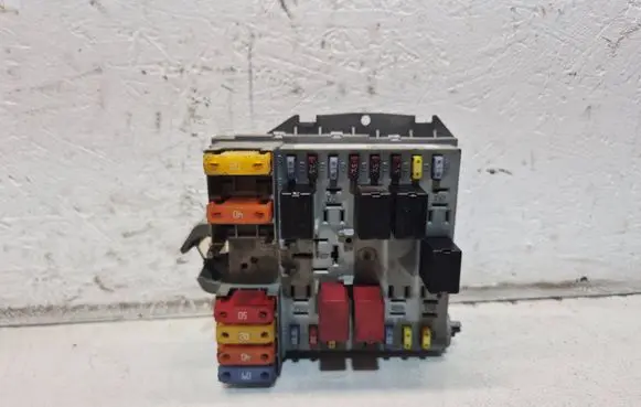 Alfa Romeo 159 Fuse module 50513644