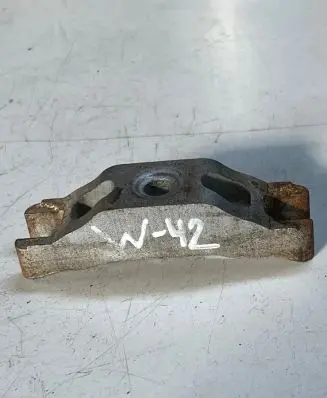 Volkswagen Golf VI Fuel Injector clamp holder 03L216