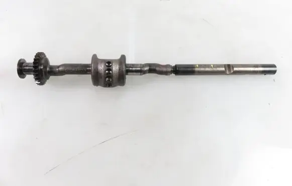 Volkswagen Touareg I Oil pump balance shaft 07Z103567A