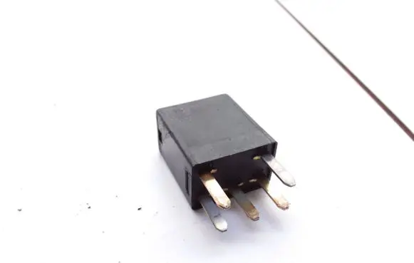 Opel Sintra Hazard warning light relay 12077866